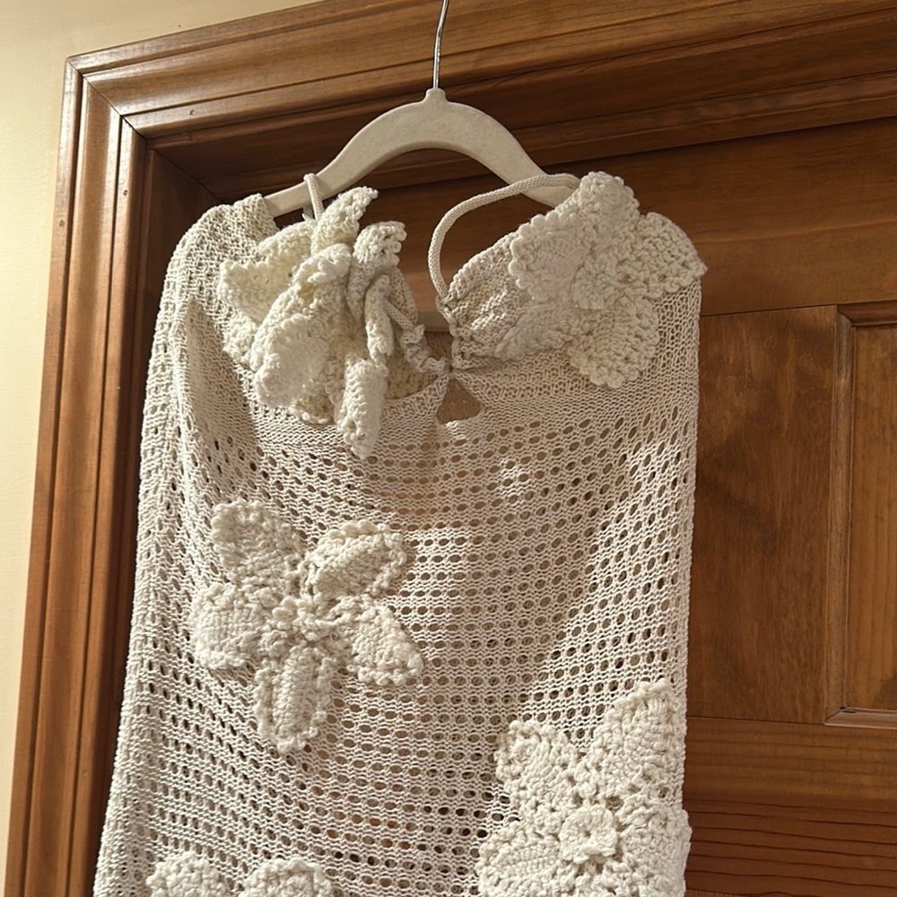 Elegant Cream Midi Dress - Picture 5 of 8